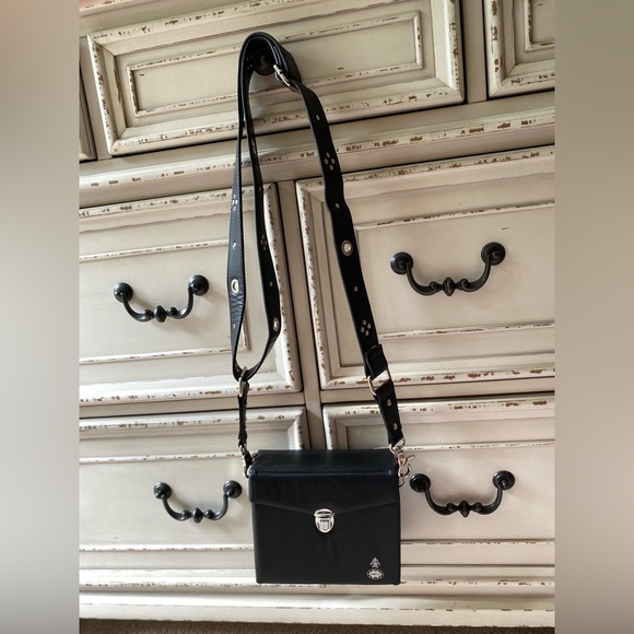 Vintage small binoculars case converted into bag with strap - Picture 8 of 9